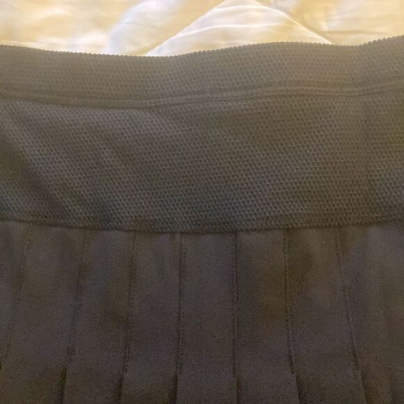 Tail Tech Performance Black Pleated Tennis Skirt with Shorts. Size XS. - Picture 3 of 6